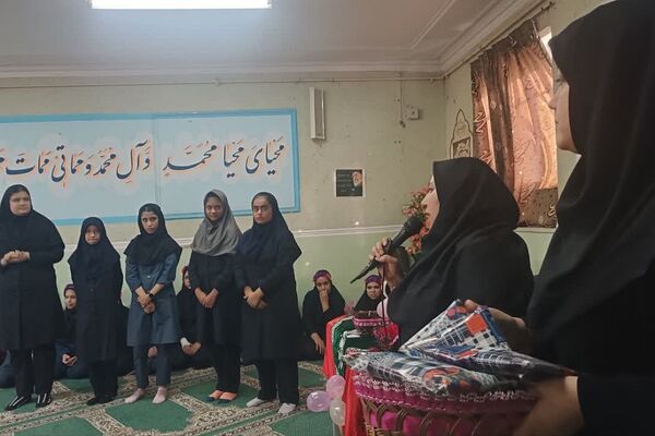مراسم باشکوه میلاد حضرت زینب(س) و روز پرستار در مدارس شهرستان ورامین