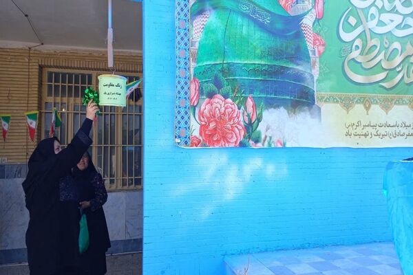 دانش‌آموزان ناحیه4 اهواز روز اول مدرسه را با یاد شهدا آغاز کردند