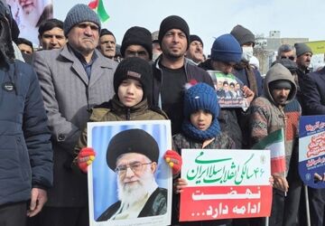 جلوه‌ای دیگر از حضور با شکوه مردم قوچان در راه‌پیمایی 22 بهمن