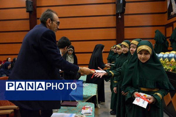 آیین تجلیل از برگزیدگان حوزه مشاوره و پیشگیری از آسیب‌های اجتماعی بهارستان‌دو