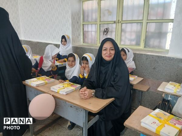 دانش آموزان هویزه به استقبال اول مهر رفتند