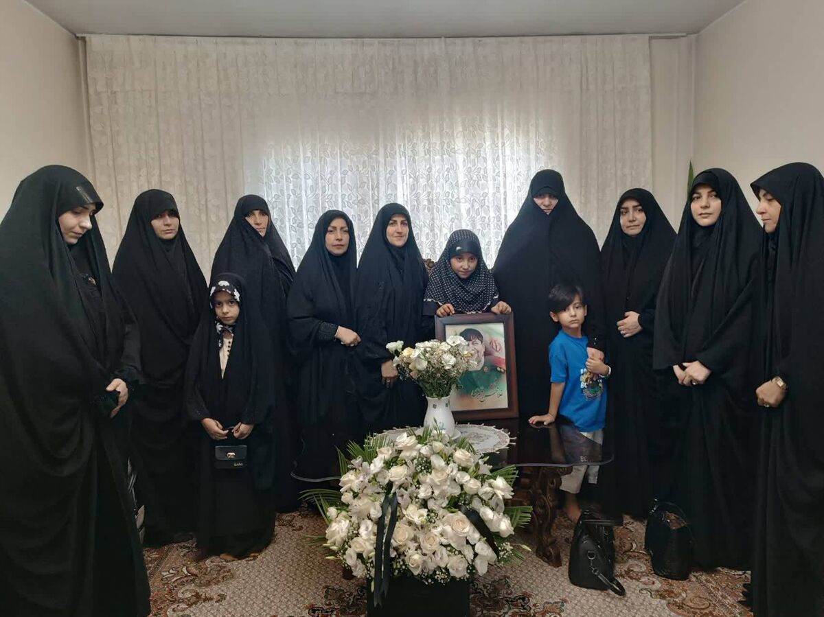 تجدید میثاق معلمان دبستان شهید آتوت با آرمان‌های شهدا در دیدار با خانواده شهدای حمله اخیر صهیونیستی