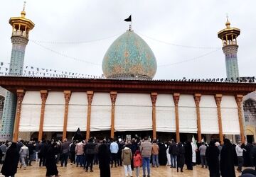 عزاداری مردم شیراز در سومین حرم اهل بیت(ع)