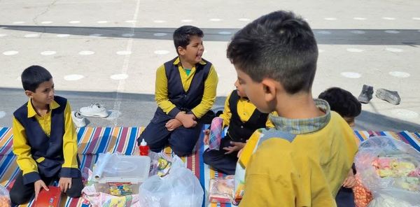 بازارچه کسب و کار دانش‌آموزی دبستان علی اکبر دهخدا  