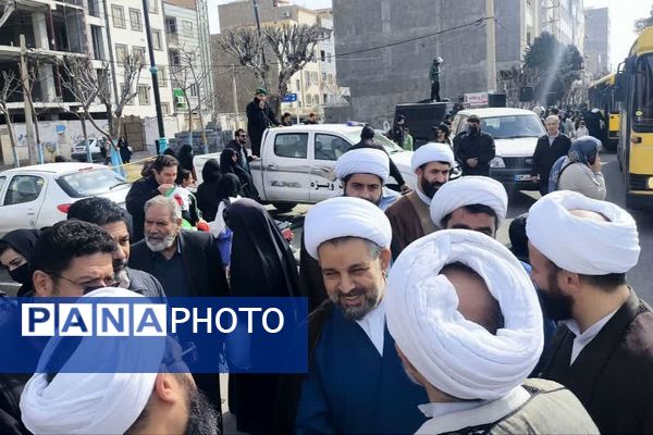 بازدید امام جمعه شهرستان رباط‌کریم و رئیس‌اداره‌ امورخیریه از موکب رباط کریم