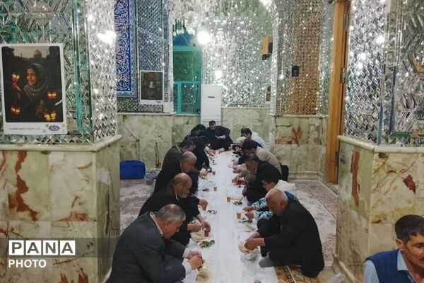 آیین افطاری ماه مبارک رمضان در امامزاده عمادالدین رباط‌کریم