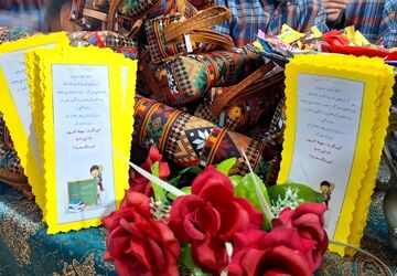 دشمنان بدانند ما دانش آموزان همیشه بیدار هستیم