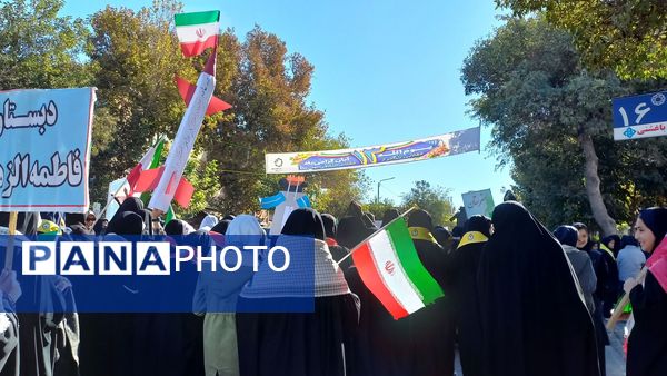 راهپیمایی 13 آبان با حضور حداکثری دانش آموزان در شهرستان نیشابور 