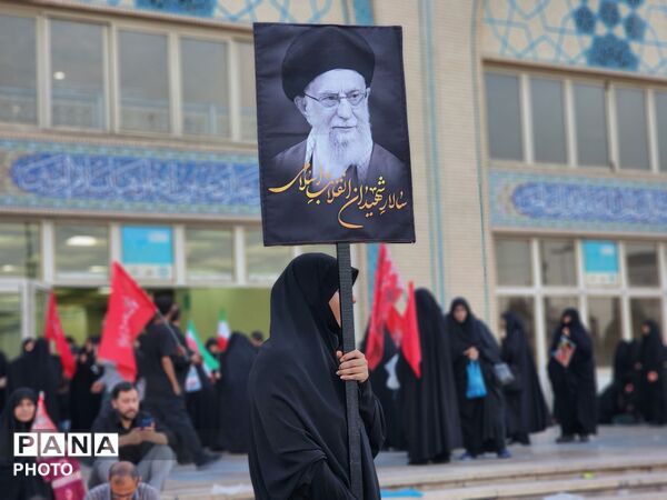 روایت قاب‌هایی از دریای دلدادگی؛ اجتماع عزاداران تهرانی در آیین بزرگداشت رهبر شهید
