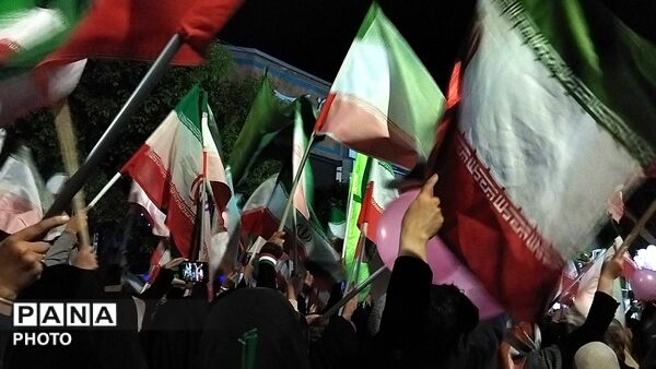 دختران نیشابوری در صف اول تجمعات-۳