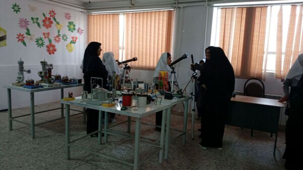 بازدید دانش‌آموزان دبستان درخشنده از پژوهش سرای آیندگان 