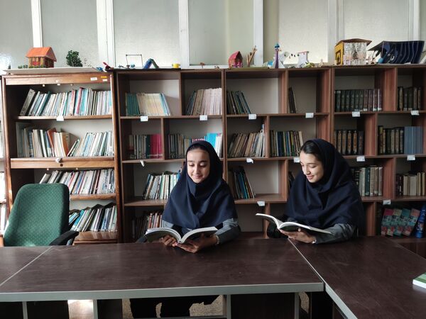  نمایشگاه کتاب در آموزشگاه شهدای معلم ۲