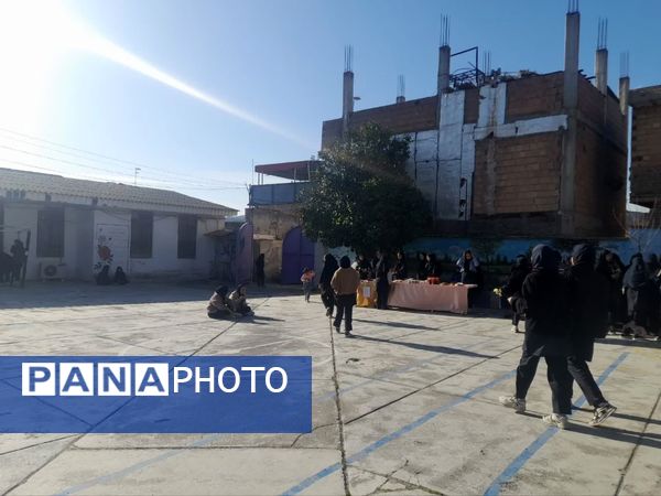 بازارچه دست‌سازهای دانش‌آموزی گلستان