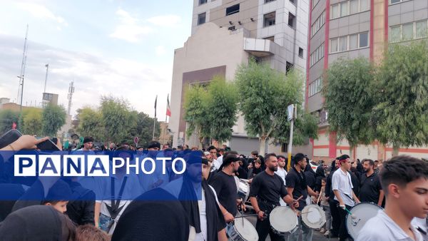 جلوه‌هایی از حرکت نمادین کاروان اسرای کربلا در قم