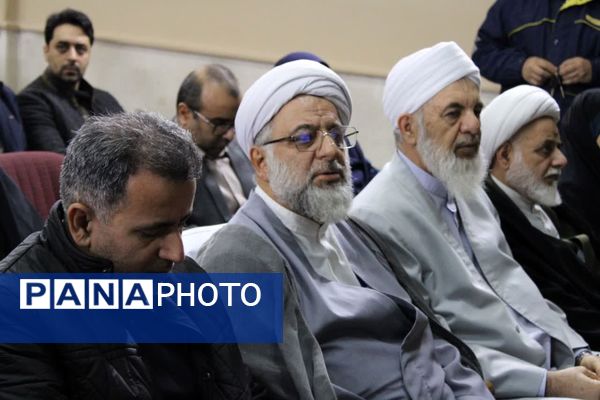 وزیر نیرو برای افتتاح پروژه‌های دهه فجر وارد آزادشهر شد