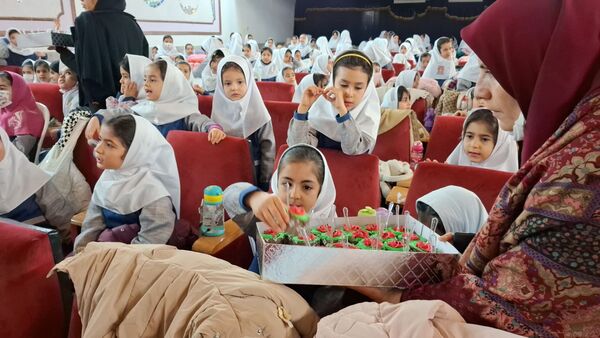 جشن یلدا ۱۴۰۴ در مدرسه ۱۷ شهریور شهرستان بجنورد 