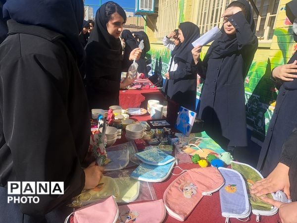 بازارچه دانش‌آموزی در دبیرستان علی افشارنژاد