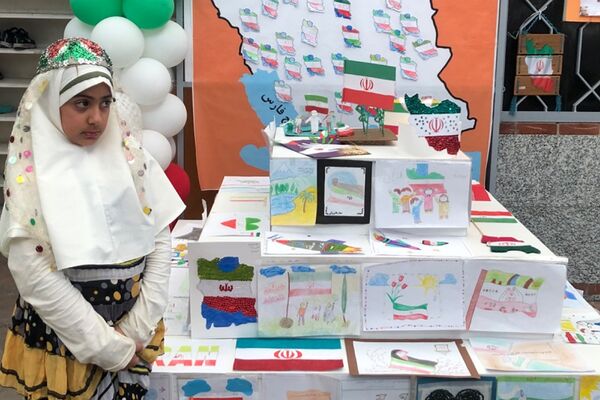 برگزاری جشن عاطفه‌ها در دبستان شاهد ام‌البنین (س) ناحیه دو شهرری 