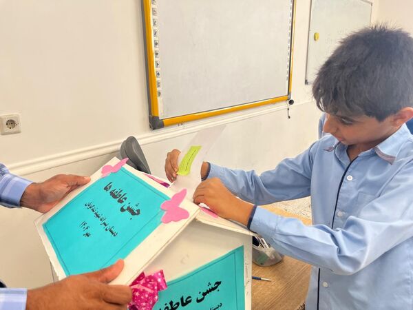 مهربانی دانش‌آموزان دبستان شهید تندگویان در جشن عاطفه‌ها
