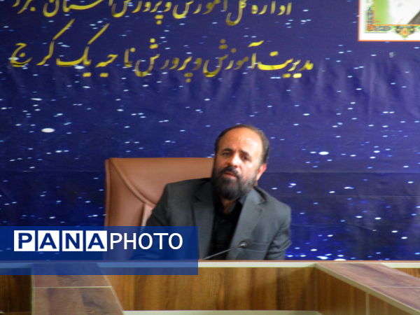 دیدار رئیس آموزش و پرورش ناحیه یک کرج با اعضای شورای دانش‌آموزی مدارس