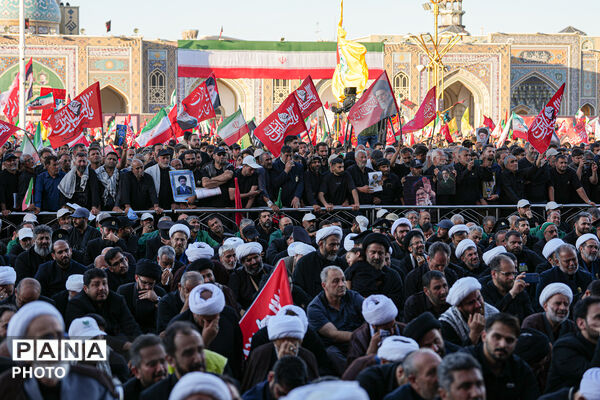 اقامه نماز بر پیکر مطهر رهبر شهید انقلاب در حرم مطهر رضوی-۱