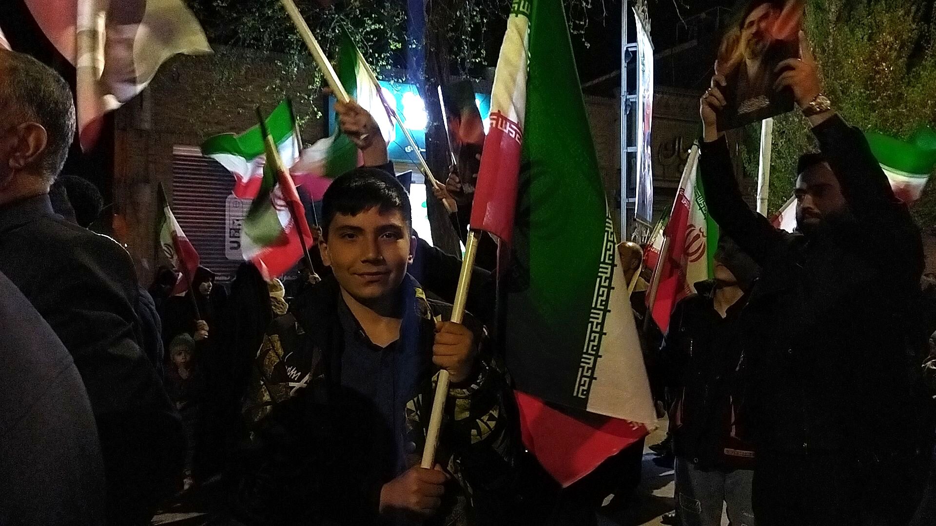 از پیر تا کودک برای حفظ  وطن آمدند-۱