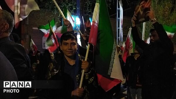 از پیر تا کودک برای حفظ  وطن آمدند-۱