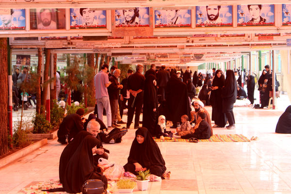 مراسم تحویل سال در گلزار شهدای قم