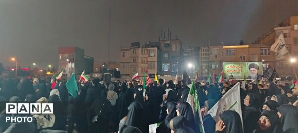 تجمع مردمی در میدان فجر مشهد 