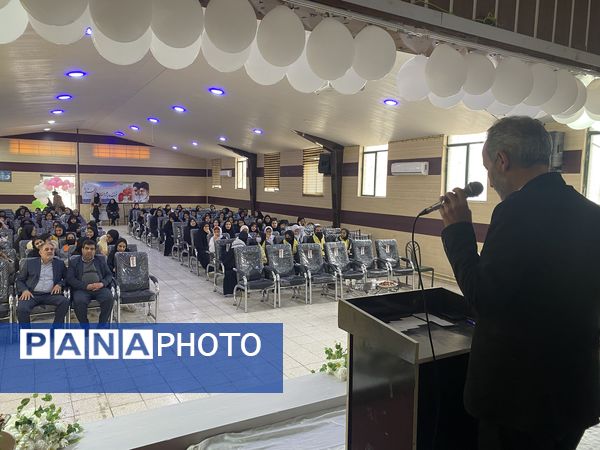برگزاری جشن دختران انقلاب در باخرز با حضور پرشور دانش آموزان