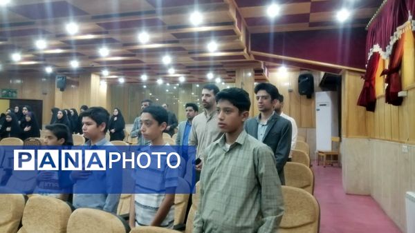 تجلیل از برگزیدگان جشنواره تجارب برتر تربیتی شهرستان زارچ 