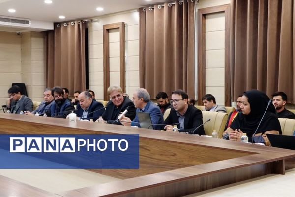 نشست خبری مدیرکل راه و شهرسازی و مدیران دستگاه‌های متولی حمل و نقل یزد