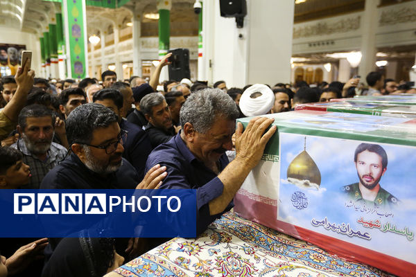 وداع مردم قم با پیکرهای مطهر 6 شهید حمله ناجوانمردانه رژیم صهیونیستی 