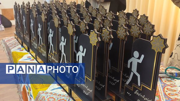 آیین تجلیل از ورودی‌های جدید دبیرستان فرزانگان قائمشهر