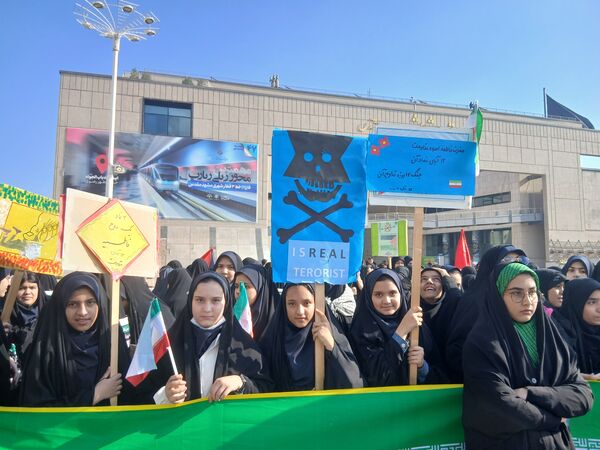۱۳ آبان،  روز آشکار ساختن ناتوانی استکبار 