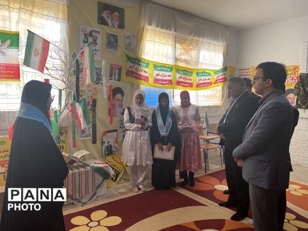 گشایش نمایشگاه مدرسه انقلاب در هنرستان عالمه باخرز