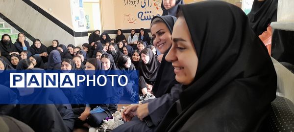 بازدید مسئولان آموزش و پرورش از مدارس سطح شهر سملقان به‌مناسبت هفته معلم