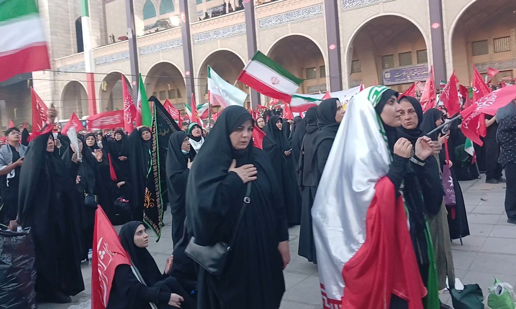 ثبت آخرین نگاه‌ها در میان هیاهوی اشک و دعا 