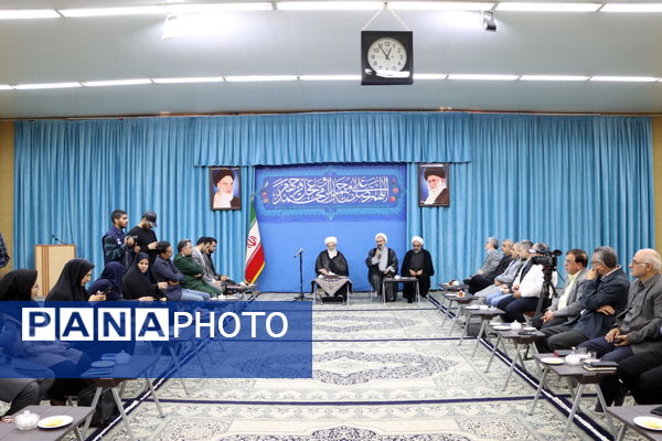 نشست اصحاب رسانه با نماینده ولی فقیه در یزد