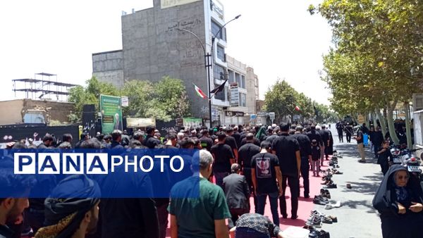 اقامه نماز ظهر عاشورا در کاشمر