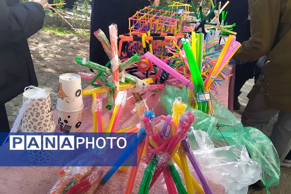 حضور دانش‌آموزان ناحیه دو شهرری در نمایشگاه طرح‌های علمی پژوش سرای بصیرت 