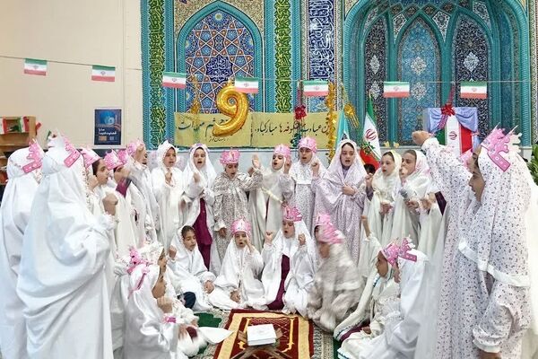 جشن باشکوه تکلیف دانش‌آموزان مدارس «ام‌البنین» و «کوثر» بخش دیشموک در مصلی امام خمینی (ره)