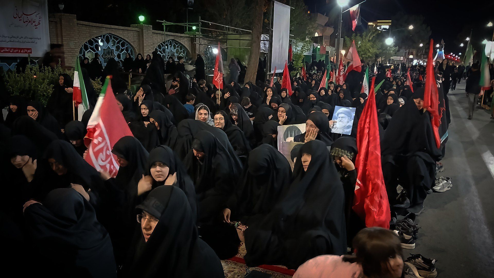 حسینیه خیابان؛ میزبان عزاداری شب شهادت امام رضا (ع)