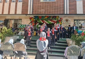 طنین زنگ مهر در دبستان دخترانه خلیلی