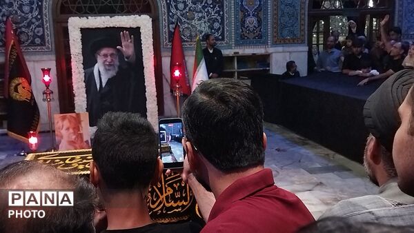 گذری بر مزار رهبر شهید و خانواده شهیدشان در دارلذکر حرم مطهر رضوی 