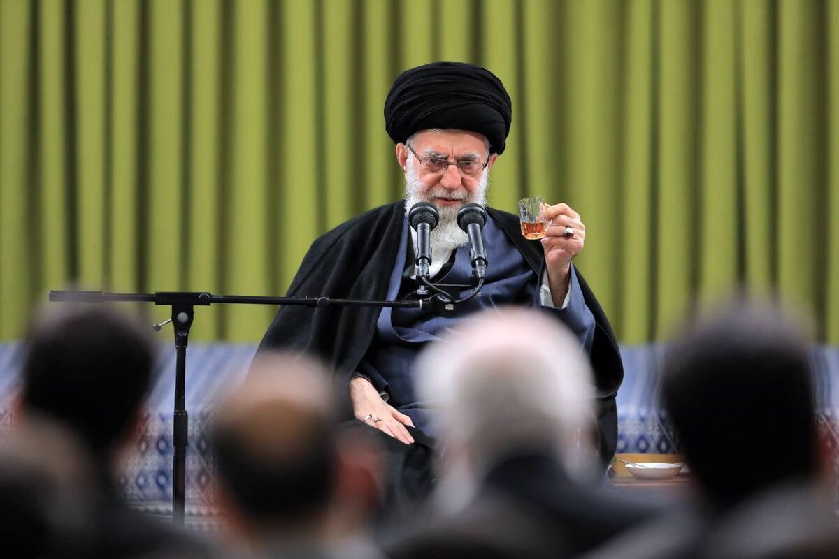 جمعی از شعرا با رهبر معظم انقلاب دیدار می‌کنند

