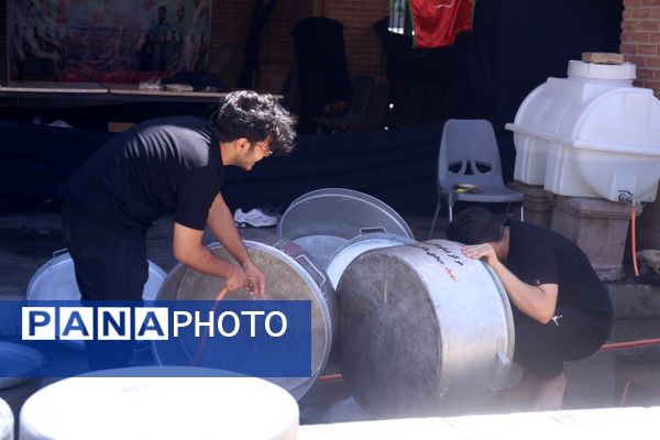  پخش 8600 غذای گرم با همت مرکز نیکوکاری شهید مهدی باکری و موسسه نذرواره در تبریز