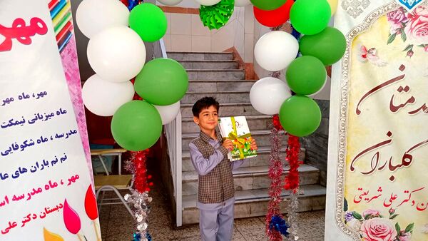 آغاز سال تحصیلی با جشن شکوفه‌ها در دبستان دکتر علی شریعتی 