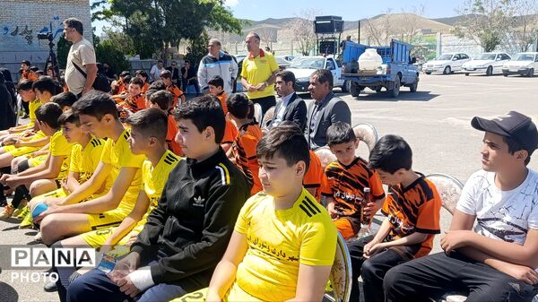 افتتاح زمین چمن مصنوعی شهدای جنگ رمضان در دبیرستان مقداد شهر لاهیجان 