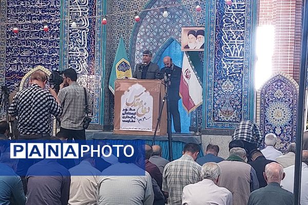 حضور فرهنگیان و مسئولان آموزش و پرورش پردیس در نماز جمعه 